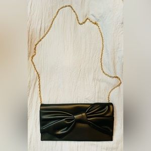 Macy’s INC bow tie clutch - black